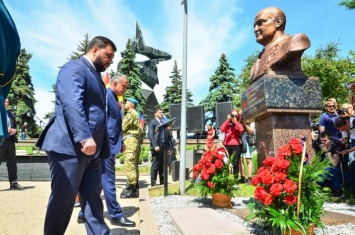 В Донецке поставили памятник боевику "Мамаю" из Северной Осетии