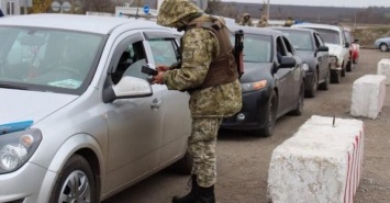 Пограничники на КПВВ "Новотроицкое" попались на взятках от перевозчиков