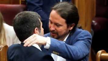 Заключенных каталонских депутатов привезли в парламент Испании