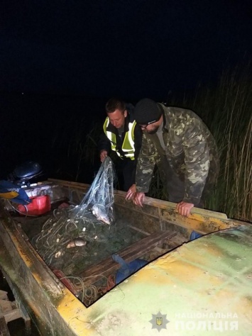 Под Николаевом поймали браконьера, в километровые сети которого попали 15 кило рыбы