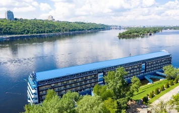 Судно-отель на Днепре в Киеве продадут с аукциона
