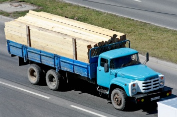 В России продают несколько новых грузовиков ЗИЛ-133