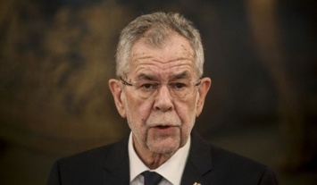 Президент Австрии принял отставку четверых министров
