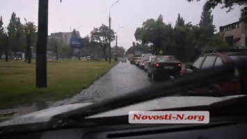 Утром на Николаев обрушился сильный ливень