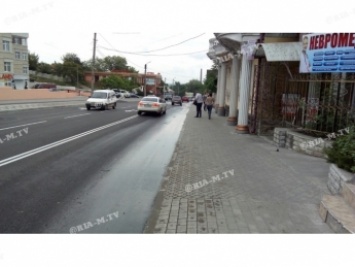 В Мелитополе новую дорогу подмочила вода из теплотрассы (фото, видео)
