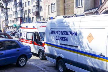 В Киеве заминировали крупнейшие сети супермаркетов: спасателей, медиков и полицию подняли на ноги