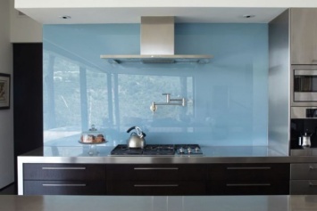 Как стекло преобразит вашу кухню (фото)