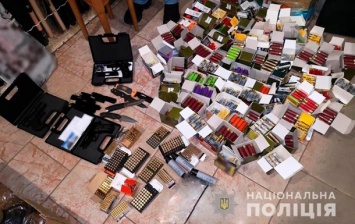 На Буковине обнаружили подпольный магазин оружия