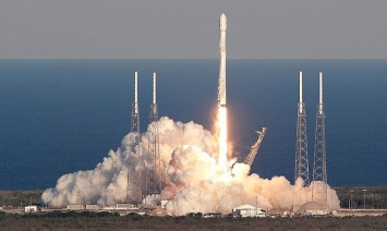 Ракета-носитель Falcon 9 вывела на орбиту 60 интернет-спутников компании SpaceX