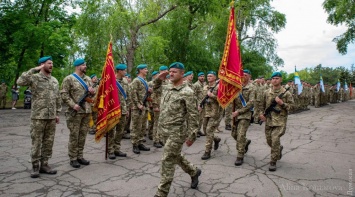 Одесская бригада морской пехоты получила боевое знамя, а ее воины - "штормовые" береты