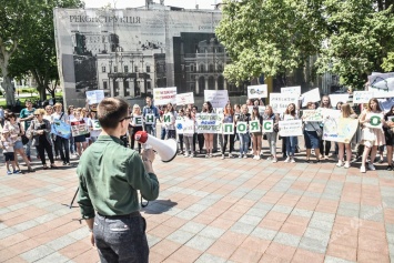 На Думской площади одесские школьники и студенты провели митинг «ради климата» (фото)