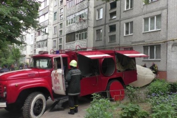 Как ликвидировали огонь - известны подробности возгорания в подъезде на Пухова