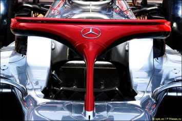 Halo в Mercedes выкрасили в красный