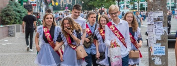 Последний звонок 2019: как выпускники Днепра прощались с детством