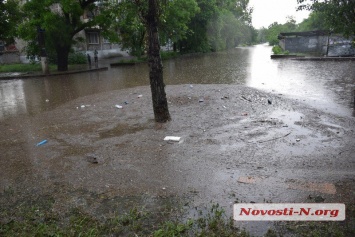 Центр Николаева затопило из-за сильного ливня