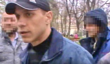 Одесского фекального снайпера, облившего депутата и активистку, опознали по кепке