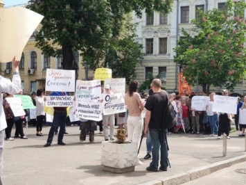 Конфликт в ПЦУ: сторонники запрещенного в служении одесского священника поддержали Филарета