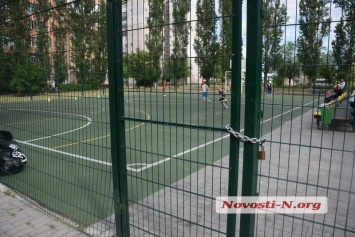 В Николаеве жители двора не могли поделить спортплощадку с футболистами