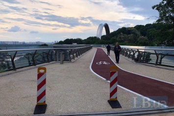 В Киеве открыли пешеходный мост между Крещатым парком и Владимирской горкой