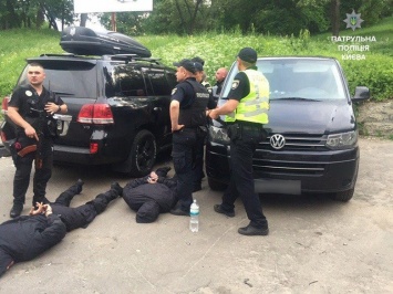 На Киевщине псевдополицейские похитили предпринимателя и угнали его "Land Rover", - ФОТО