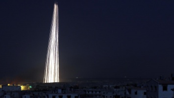 Войска Асада сбросили фосфорные бомбы в Идлибе: горит огромная территория, - фото, видео