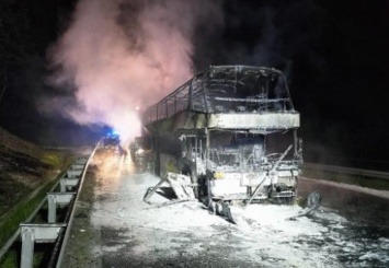 На юге Польши сгорел автобус, шедший по маршруту «Киев-Прага» с 70 пассажирами (ВИДЕО)