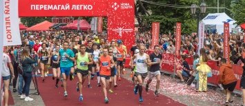 Полумарафон, краски Холи и забег для самых маленьких: в Одессе прошел масштабный спортивный праздник от "Нова Пошта" (общество)