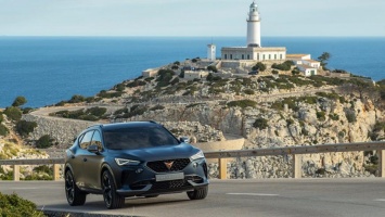 Cupra устроила первую фотосессию для своего кроссовера Formentor на Майорке