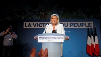 Во Франции партия Марин Ле Пен лидирует на выборах в Европарламент