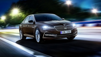 Обновленная Skoda Superb пристрастилась к розетке