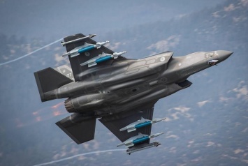 Видео: F-35 в «режиме зверя» выполняют полеты вблизи территории Ирана
