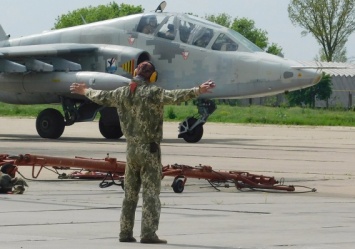 Выпускники Харьковского университета Воздушных Сил отработали в Кульбакино полеты на предельно малых высотах