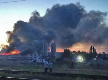 Пожары в Одессе: склады на Онежской тушили всю ночь, а на Поскоте сгорел автомобиль