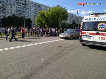 Эффект домино: пешеход погиб под колесами и стал причиной серьезных травм двоих мотоциклистов (фото 18+)