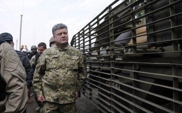 Вспомните Порошенко в каске с черешнями: Мочанов призвал прекратить травлю Зеленского из-за поездки на Донбасс