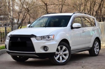 «Ушатала» бедного «японца»: Блогер осмотрел Mitsubishi Outlander после девушки и ужаснулся