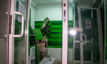 Ночью в Киеве на Лесном массиве в отделении "ПриватБанка" взорвали банкомат (фото, видео)