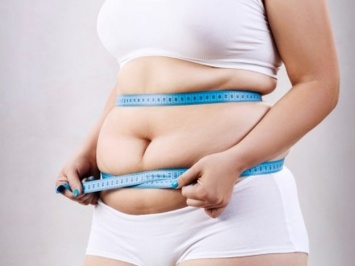 Только тренировки не помогут: российские эксперты оценили открытие метода против жира на животе