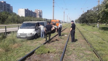 В Мариуполе водитель микроавтобуса умер за рулем, - ФОТО, ВИДЕО