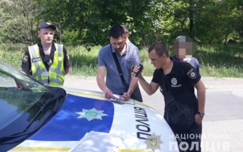 На Днепропетровщине водитель пытался дать тысячу гривен полицейскому