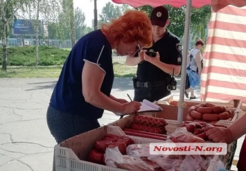 На автовокзале в Николаеве закрыли точки, торговавшие колбасой сомнительного качества
