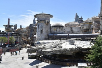 В Disneyland открыли тематический парк о Звездных войнах