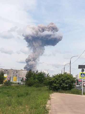 Под Нижним Новгородом на заводе боеприпасов взорвался цех с тротилом. У местных жителей вылетали стекла в окнах. Фото и видео