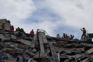 Мощное землетрясение вколыхнуло страну: разрушены дома, есть жертвы