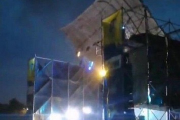 Из-за урагана на рок-фестивале в Днепропетровской области погиб человек (обновлено)