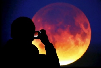 Ученые нашли объяснение загадочному явлению на Луне: «ломали головы 50 лет»