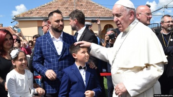 Папа Римский извинился перед цыганами