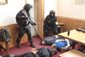В Киеве задержали особо опасную банду мошенников: «Многие с инфарктами попадали в больницу»