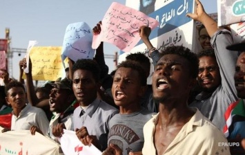 В ходе разгона забастовки в Судане погибло 14 человек - СМИ