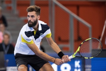 Мяч застрял в ракетке теннисиста после мощного удара на Roland Garros: видео